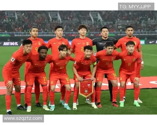 运动场上的足球明星如何在比赛中展现卓越技艺与团队精神